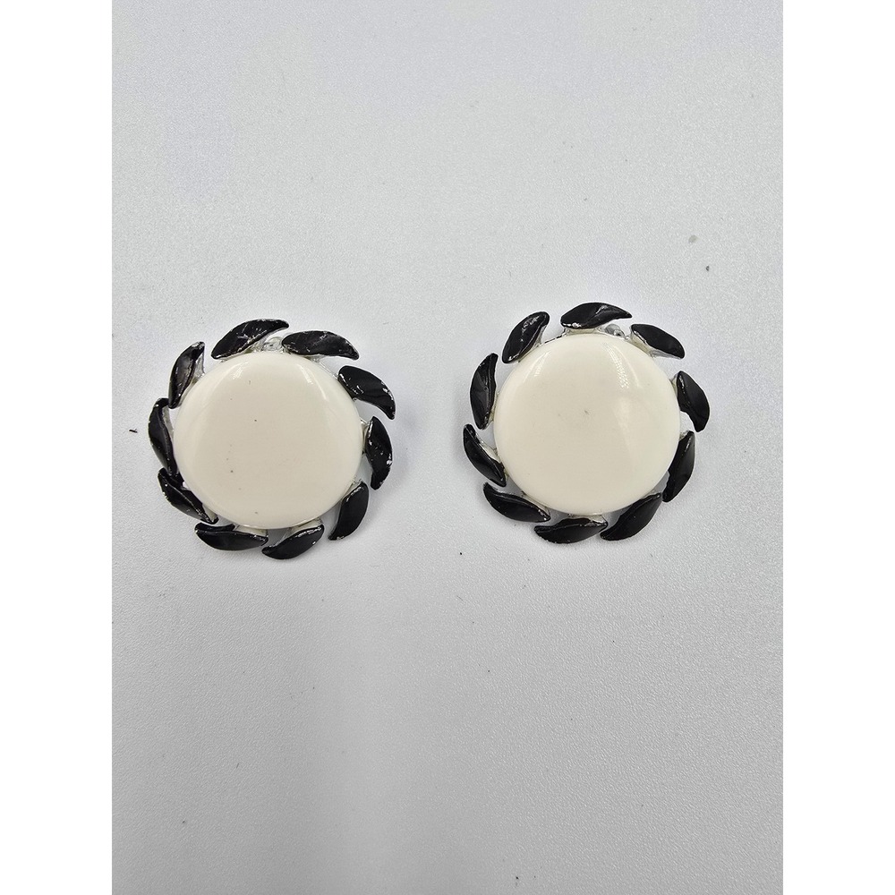 Vintage Cream Black Enamel Clip‎ On Earrings Round Floral Leaf Fashion Jewelry